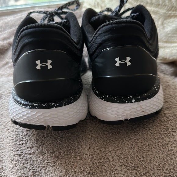 Under Armour charged escape sneakers 👟 - Picture 2 of 10